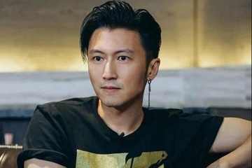 Ta Dinh Phong dua con trai di dua xe o Dubai hinh anh