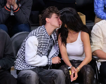 Kylie Jenner quấn quýt Timothée Chalamet