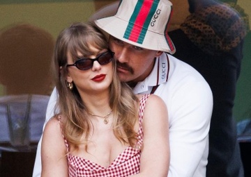 Taylor Swift va cau thu cao 1,96 m bi giuc cuoi hinh anh