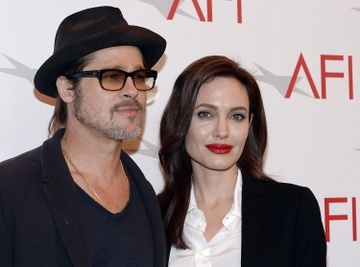 Brad Pitt yeu cau duoc xem tin nhan rieng tu cua Angelina Jolie hinh anh