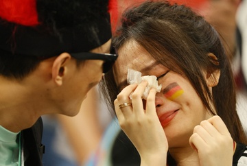 CDV Duc bat khoc khi doi bong bi loai khoi World Cup hinh anh