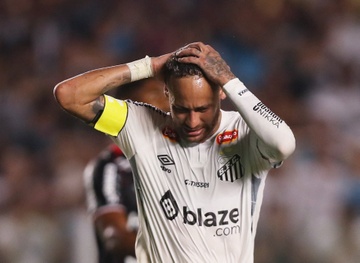 Neymar bi chi trich hinh anh