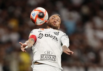 Neymar lai chan thuong hinh anh