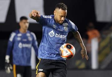 Neymar lai dinh 'loi nguyen' sinh nhat em gai hinh anh