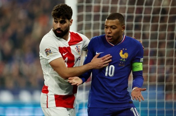 Hanh dong xau xi cua Mbappe hinh anh