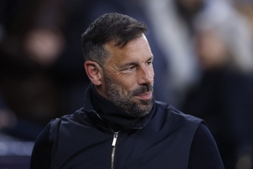Leicester tinh duong thay Van Nistelrooy hinh anh