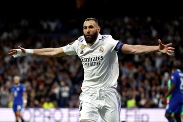 So phan dan sao gia nhap Real Madrid cung Ronaldo hinh anh