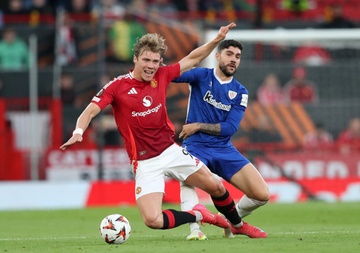 Fan MU doi loai 2 cau thu o chung ket Europa League hinh anh