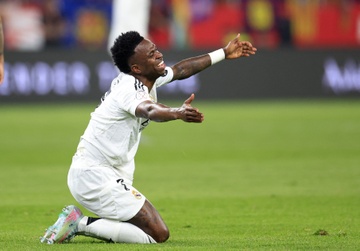 Vinicius noi gian voi co dong vien hinh anh