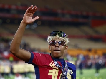 Barcelona treo thuong cho danh hieu La Liga hinh anh