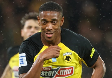 CLB Hy Lạp rao bán Martial