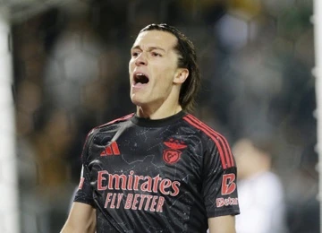 Real Madrid chi 50 triệu euro mua cựu hậu vệ MU