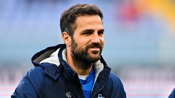 Dau an vang doi cua HLV Fabregas hinh anh