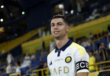 Ronaldo truoc nga re quan trong hinh anh