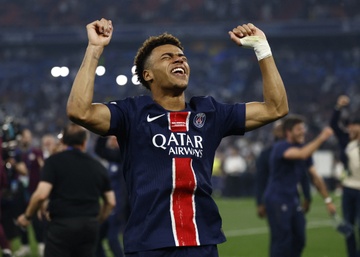 Nha vo dich Champions League tang gia hinh anh