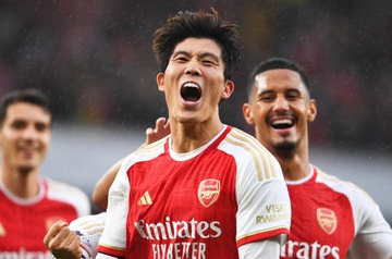 Tomiyasu chia tay Arsenal