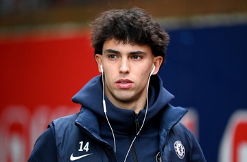 UEFA gay suc ep chuyen nhuong len Chelsea hinh anh