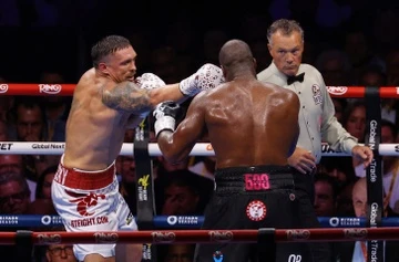 Usyk thang knock-out Dubois hinh anh
