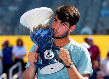 'Ong vua' kiem tien cua lang quan vot the gioi hinh anh