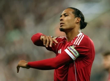 Chan thuong ghe ron cua Van Dijk hinh anh