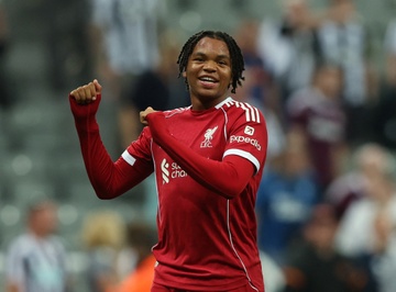 Than dong 16 tuoi Liverpool gay ngo ngang hinh anh