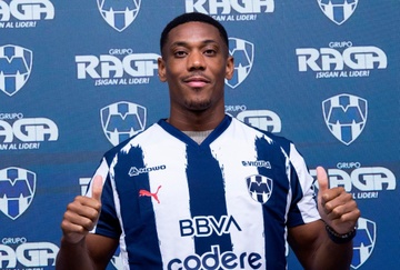 Martial gay tranh cai o doi moi hinh anh