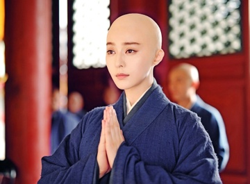 Fan tranh cai vi tao hinh dau troc cua Vo Tac Thien hinh anh