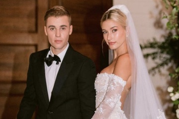Vay cuoi cua Hailey Bieber, Karlie Kloss hinh anh