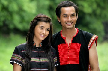 Sao Viet dang yeu khi hoa than thanh nguoi dan toc hinh anh