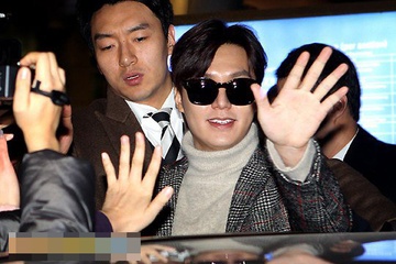 Lee Min Ho dien dau bo luong ra san bay hinh anh