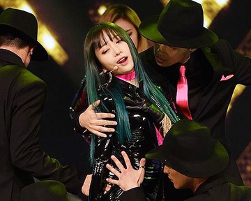 Bao Han bi chi trich vi xuc pham Hani (EXID) hinh anh