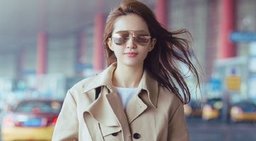 Luu Diec Phi khoe thoi trang sang chanh tai san bay hinh anh