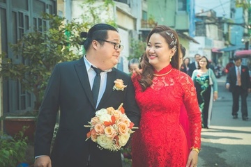 Tieu Long 'Kinh van hoa' ket hon voi ban gai sau 13 nam gan bo hinh anh