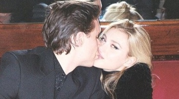 Brooklyn Beckham 'nghien' ban gai hinh anh