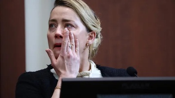 Amber Heard khoc lon o toa: 'Johnny Depp nhieu lan doa giet toi' hinh anh