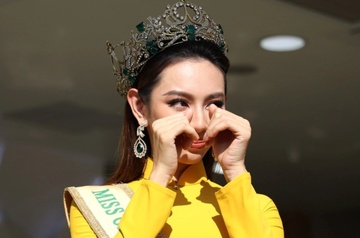 Hang nuoc khoang xoa toan bo hinh anh cua Thuy Tien hinh anh