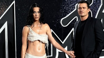 Katy Perry va Orlando tren bo vuc tham hinh anh