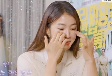 Lee Si Young khóc khi mang thai sau vài tháng ly hôn