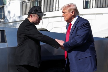 Ong Trump bien suit thanh 'vu khi bat nat' Elon Musk hinh anh