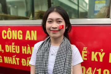 Co gai mang loi hua '7 nam nua se cuoi em' den le dieu binh 30/4 hinh anh