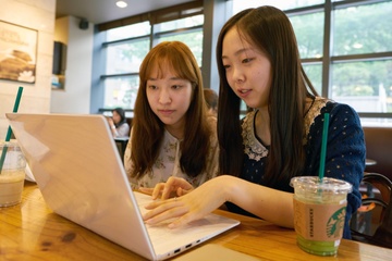 Am anh 200 tin nhan/ngay khien nhan vien tre kiet suc hinh anh