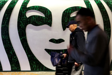 'Gã khổng lồ' trà sữa vượt mặt Starbucks ở Trung Quốc
