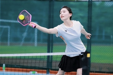 Pha hoai san pickleball vi qua on ao hinh anh
