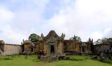 'Ta balo' kham pha den thieng nghin nam hinh anh