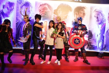 Gioi tre hao hung voi tran chien hoanh trang cua Avengers hinh anh