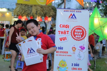 Thieu nhi vui cung chuong trinh 'Dem hoi trang ram' hinh anh