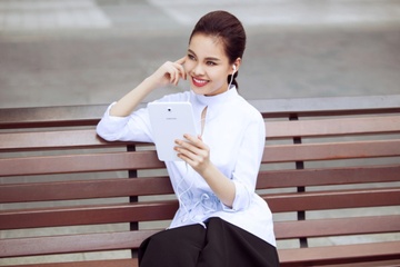 Giang Hong Ngoc - nu ca si da nang cua Vpop hinh anh