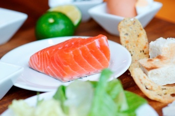 Nguyên liệu làm salad Moo Beef Steak đều dễ tìm.