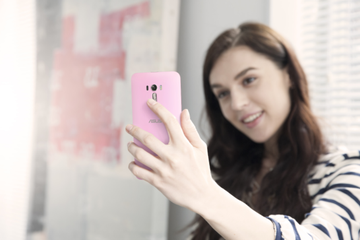 3 smartphone gay chu y dip cuoi nam cua Asus hinh anh