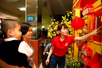 Ben xe mien Dong do ruc don Tet hinh anh